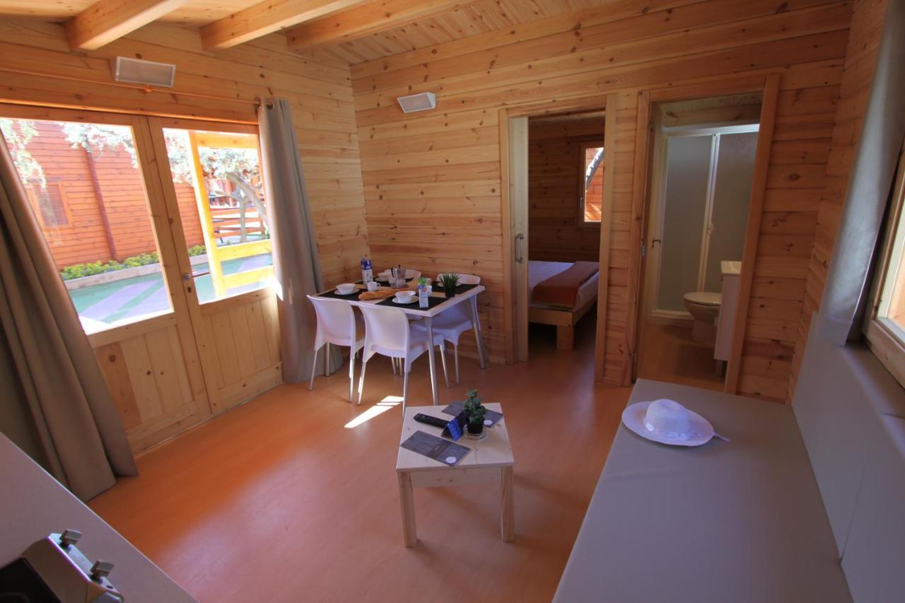 Camping Joan Bungalow Park Камбрильс Экстерьер фото